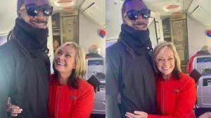 Стюардесса сфотографировалась с фейковым Снуп Доггом в самолёте