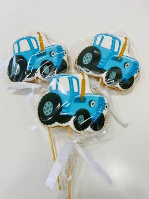 Пряник имбирный Синий трактор 10 см 