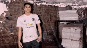 Три полоски «Адидас»