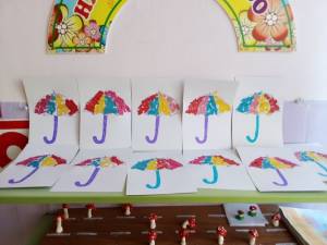 конспект нод по обрывной аппликации «разноцветные зонтики»