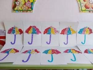 конспект нод по обрывной аппликации «разноцветные зонтики»