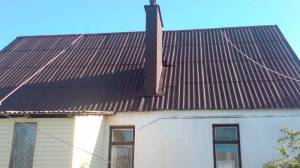 Чистка старых шиферных крыш, покраска шифера своими руками