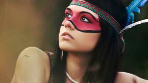 Раскраска индейца на лице девушки