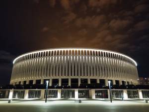 Ночной вид на футбольный стадион в краснодаре