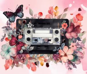 Акварельный рисунок кассетного плеера с бабочкой на крышке