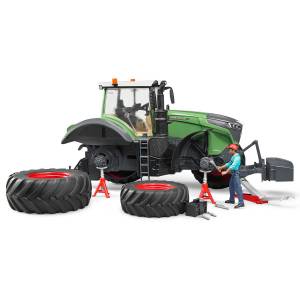 Игрушка Трактор Fendt 1050 Vario с фигуркой и аксессуарами Bruder 04-041