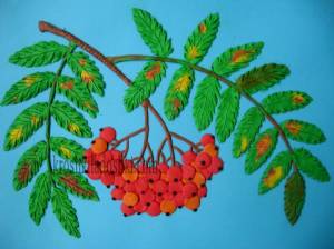 Ветка рябины из пластна своими руками