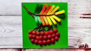 Ветка рябины из бумаги, пластна и природных материалов