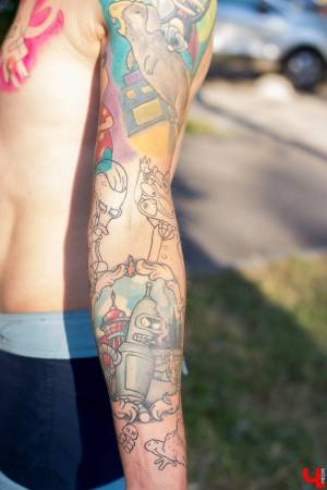 Монро с жвачкой, Ленин с ирокезом, мультики и расчлененка