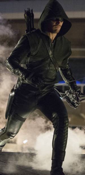 Stephen Amell as Oliver Queen in Arrow 3x01 The Calm