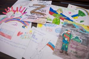 В рамках акции «Zащитникам Отечества» в приемные «Единой России» приносят сотни писем в поддержку российских военных