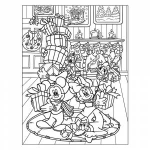 Раскраска Микки Маус и семья на Рождество
