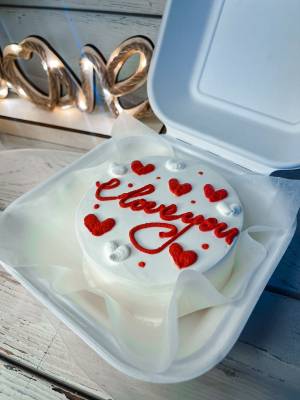 Бенто торт на 14 февраля с надписью Love you