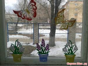 Украшение окон к празднику 8 Марта