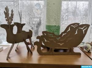 Мастер-класс по изготовлению новогоднего декора «Сани с оленями» из картонных коробок