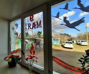 Окна Победы украшают дома жителей ЕАО