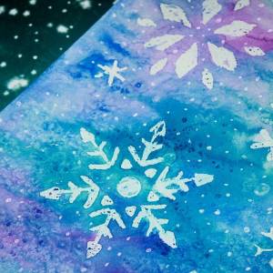 Рисунок снежинки красками