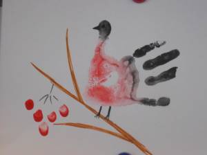 Снегирь на ветке рябины