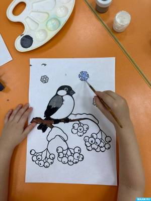 Детский мастер-класс по аппликации «Снегирь на ветке рябины» в средней группе