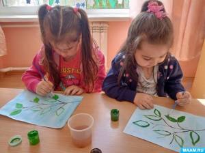 Мастер-класс по нетрадиционному рисованию «Белая черёмуха» в технике «пуантзм» с детьми 4