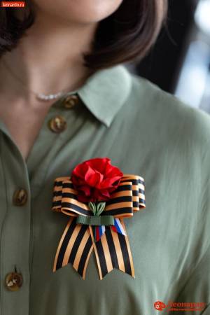 Как сделать брошь гвоздику своими руками из атласных лент фото-мастер-класс от Леонардо